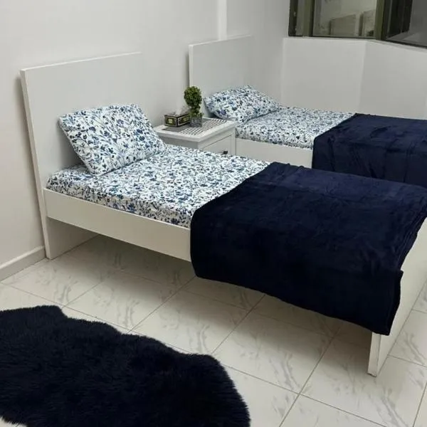 Bed space in Luxury hostel - سرير مفردفي شقة فندقية, hotel v mestu Sharjah