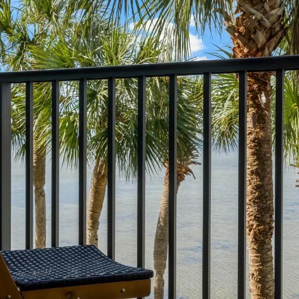 Sandestin Bayfront Studio with balcony and breathtaking views, hotel in Destin