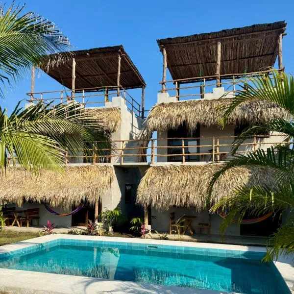 Mis Hibis, hotel El Naranjo városában