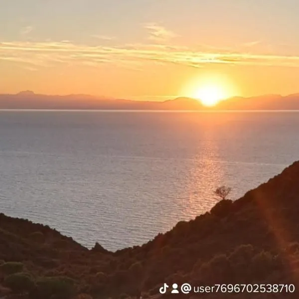 Sunset House, hotel v destinaci Mortigliano