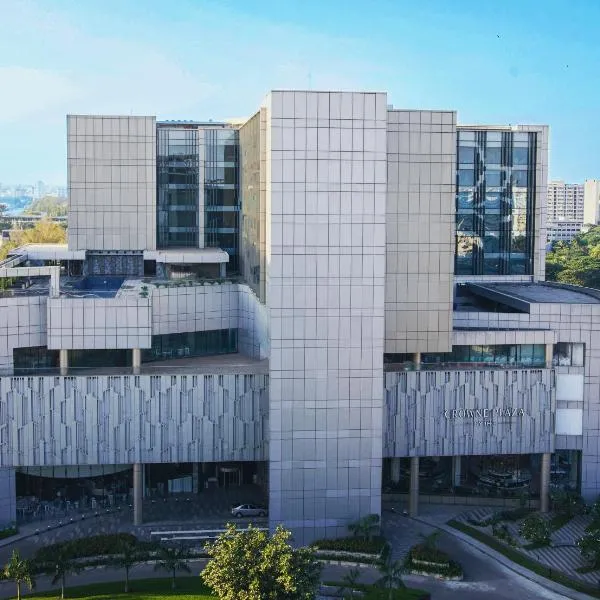 Crowne Plaza Dhaka Airport by IHG, отель в Дакке