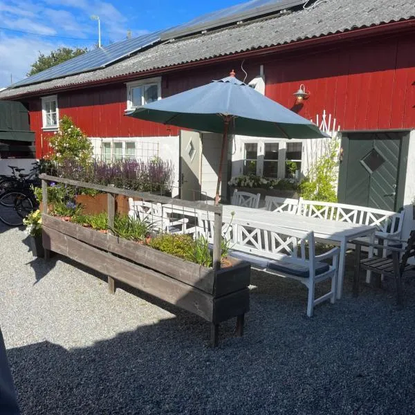 Rovor och Rum Ladugården, hotel v destinácii Skärhamn