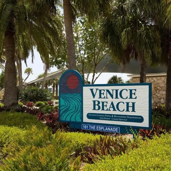 Venice FL Paradise Lake Apartment, hotel en Venice