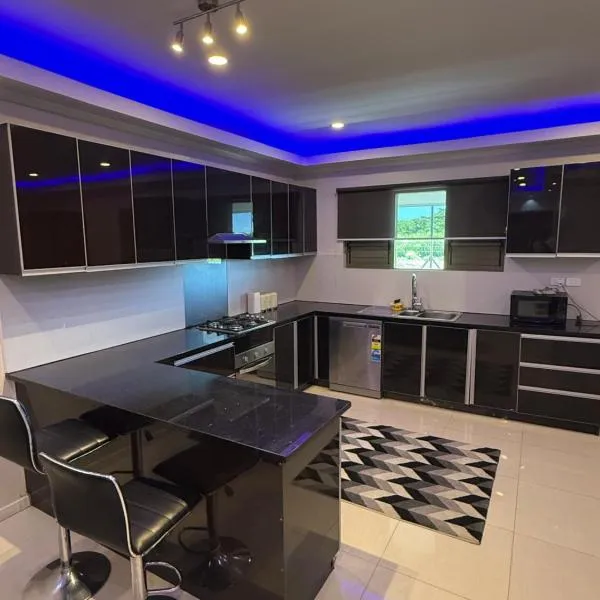 Bang For Your Buck，南迪的飯店