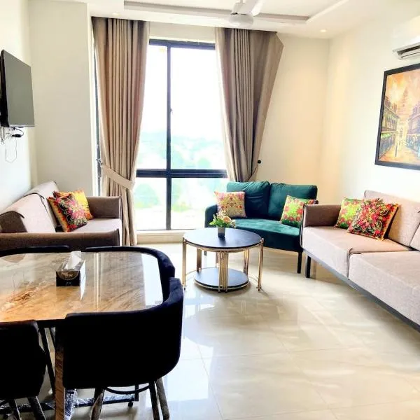 Modern Flat with Lahori Charm & Pool, Gym, Cinema, Gulberg, Zameen Aurum, hotel v destinácii Láhaur
