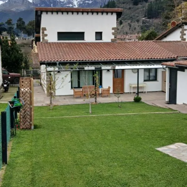 Frente a los Picos de Europa, hotel v destinácii Potes
