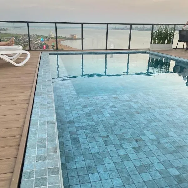 Vivo Costanera frente a la playa San José de Encarnación! Apartamento de 2 Habitaciones con amenities y cochera!, hotel a Encarnación