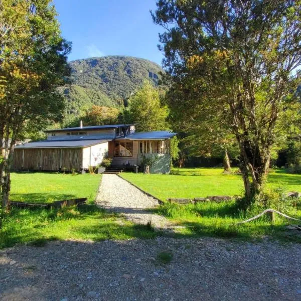 Refugio Salvatierra, hotel v destinaci Puerto Cisnes