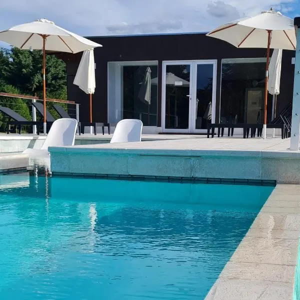 Las Nubes Piscina interior y exterior, khách sạn ở El Bolsón