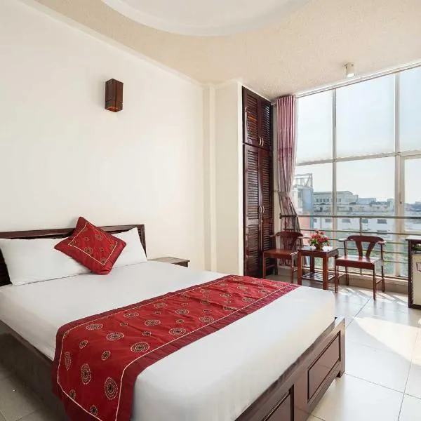Collection O Dinh Dinh Hotel - Near Tan Son Nhat Airport, hotel in Ho Chi Minh City