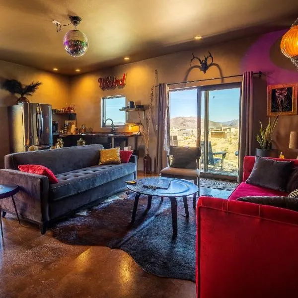 Unique Cabin - Walk to Ghostown - Near BBNP - Unobstructed Mountain Views - Stargazing, hotel in Terlingua