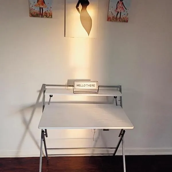 Fletcher Street Hideaway Room 8 with Cozy Vibes, hotel i Atlanta