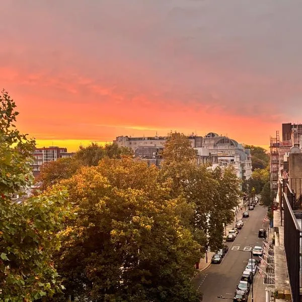 Hyde Park,3 min walk,Family home! 2 Bedrooms & 2 Bathrooms Apartment! Fantastic Location, hotel in London