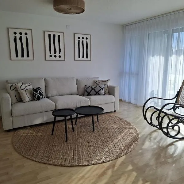 Summit View Apartment, hotell i Spiez