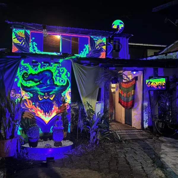 Casa Lee Hostel، فندق في باراتي