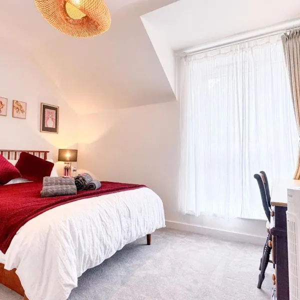 Eden Gateway full equipment brand new bright and modern En-suite Double bedroom - room 3 near city centre，位于伯明翰的酒店