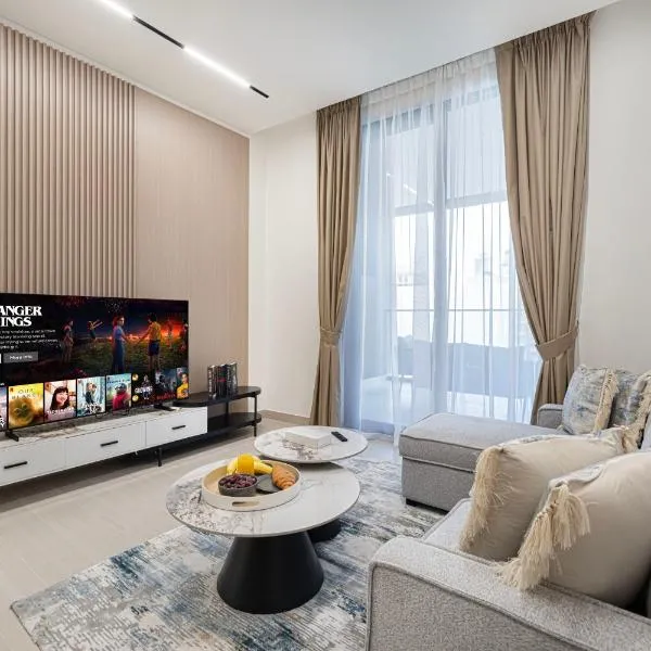 Elegant 2BR With Modern Design Near to Circle Mall, hotel u Dubaiju