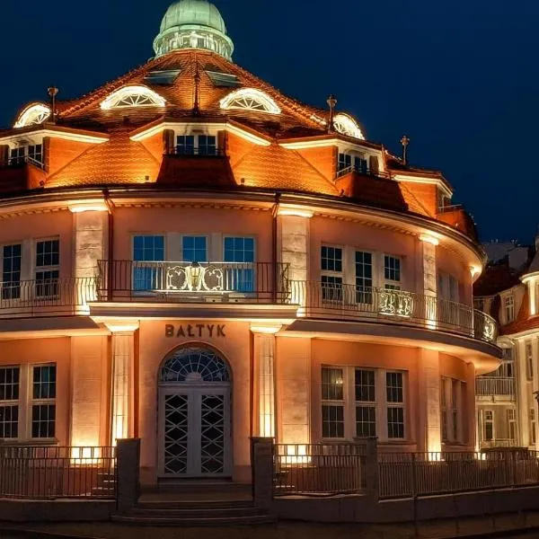 Bałtyk Luxury Residence Old Hotel Seeblick Apt 304، فندق في مينززدرويه