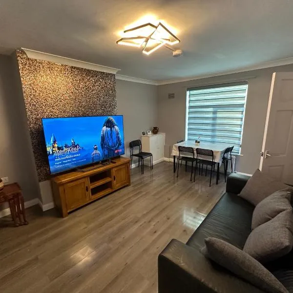 City Centre 3 Bedrooms House with 2 Free Parking, hotell i Nottingham