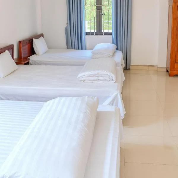 Thành Luân Hotel, מלון בBak Kan