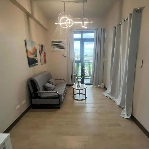 Gentry Manor Family Room 2 Beds Near Okada MOA NAIA 8E, hotel i Manila