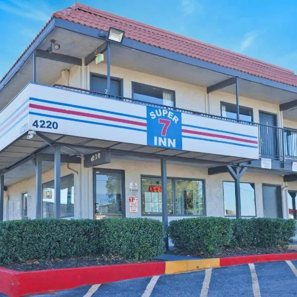 Super 7 Inn Dallas Near Duncanville, hotel em Dallas