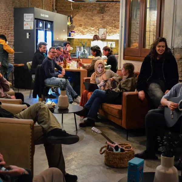 Black Swan Hostel Granada, hotel v destinaci Granada