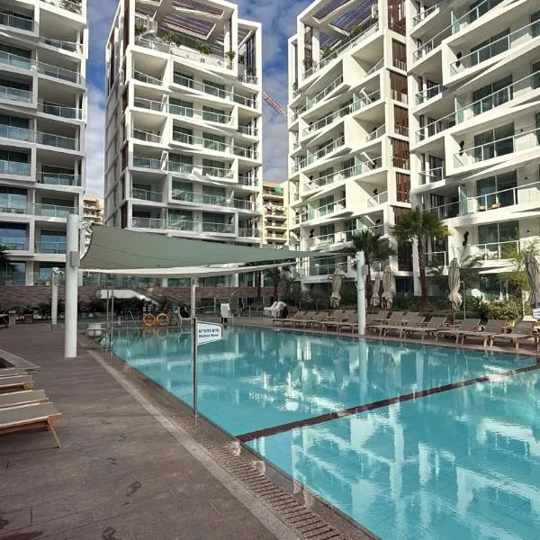 Luxury garden suite with pool view, hotel i Eilat