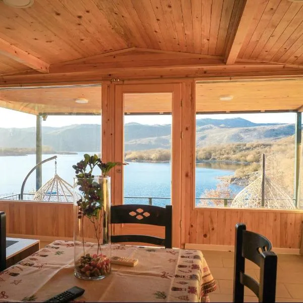 Holiday Home Krupac Lake โรงแรมในNikšić