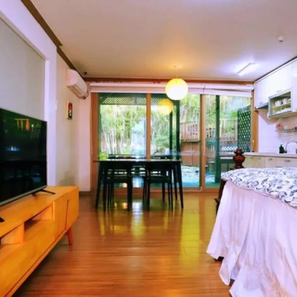 Bellus-Rose Pension Gyeongju, hotel in Gyeongju