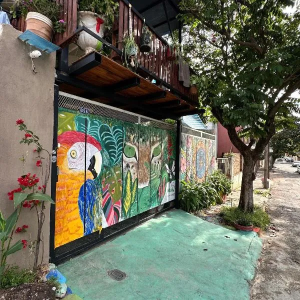 Hostel La petite maison 1, hotel in Asunción