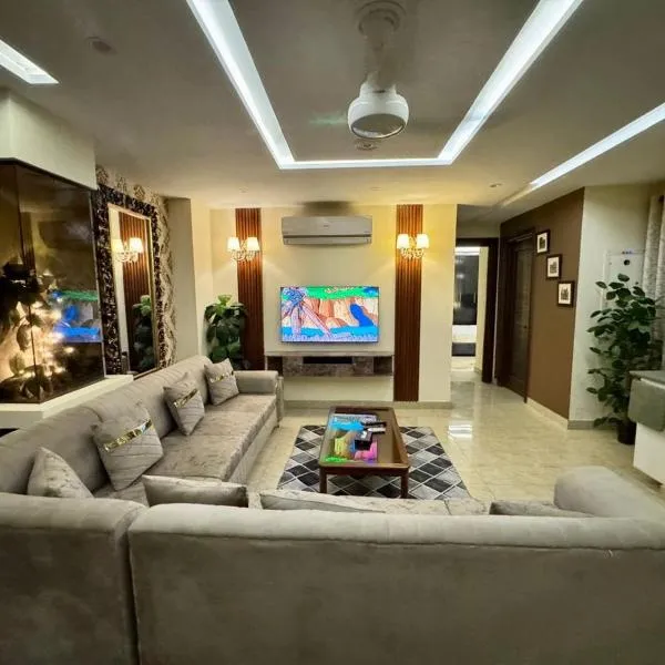 2 Bedroom Executive Suite in DHA Phase 8 Near Allama iqbal airport, hotel i Lahore
