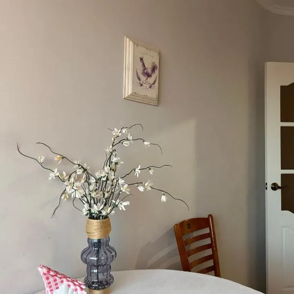 Minimalist 2-room Apartment, hotel i Aqtöbe