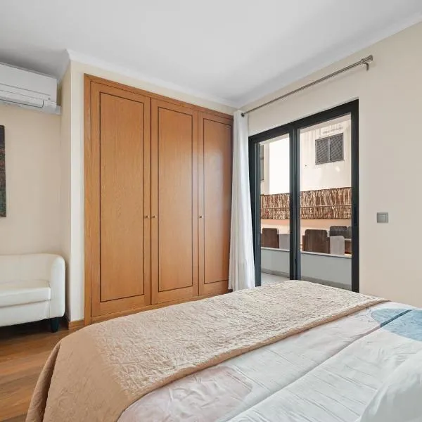 Lido Retreat Apartment, מלון בפונשל