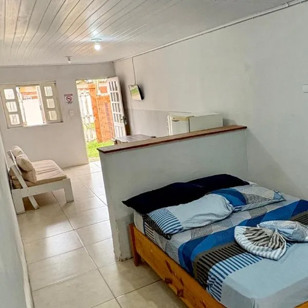 Kitnet a 150m da praia com Ar Condicionado, hôtel à Rio Grande