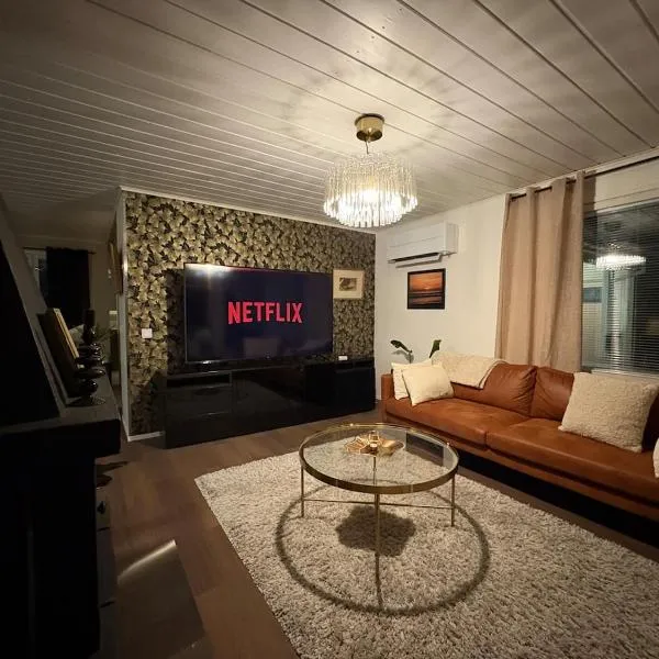 Cozy & Spacious House with Sauna & Free Parking, hotell i Torneå (Tornio)