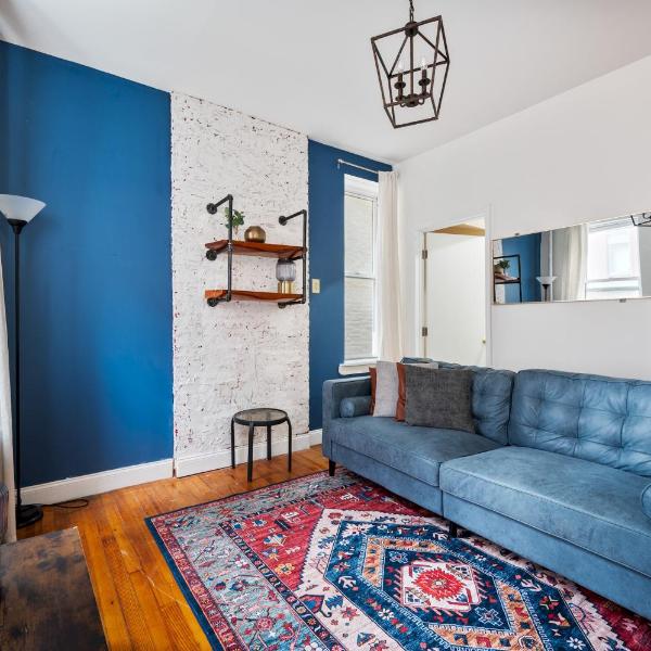 Spacious 2BR on the Upper East Side Steps from Central Park, New York