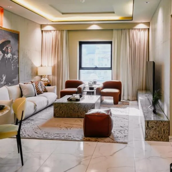 شقة فاخرة بغرفتي نوم - موقع مميز - تصميم فاخر 106, hotel em Jidá