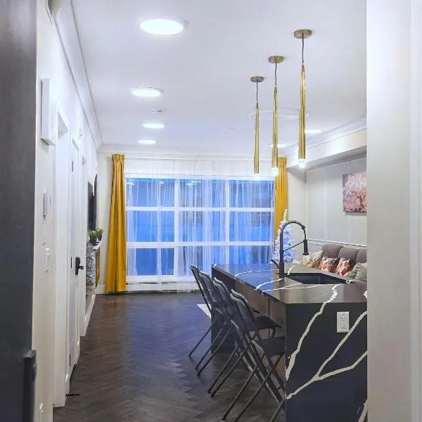Family Stylish 2BR Condo with City View, Downtown, Balcony, Free Parking & In-Suite Laundry!, hotel v destinaci Calgary