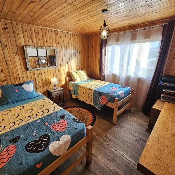 Hostal Sol y Luna - Descanso a 10 min del aeropuerto & Desayuno Incluido, hotel in Santiago