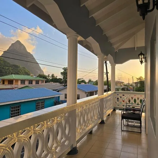 Upstairs Apartment with Piton View in Soufriere, hotel u gradu Sufrijer
