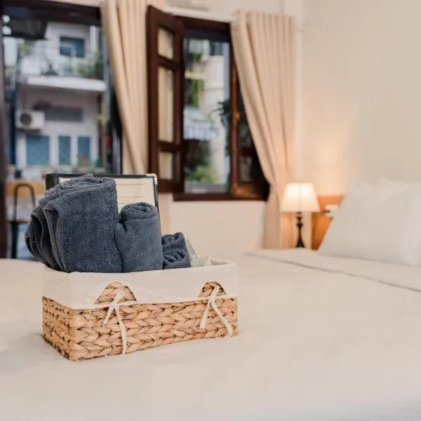 HOMESTAY OLD QUARTER Ha Noi - MAISON 105 MA MAY, hotel in Hanoi