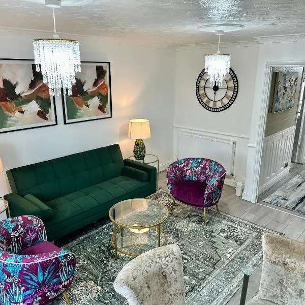 Modern 2 Bedroom House Near London City Airport, Excel, O2 & DLR with FREE Parking & Privet Entrance, ξενοδοχείο στο Λονδίνο