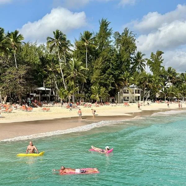 Caribbean DELUXE VILLAS Los CORALES beach, POOL & SPA, hotel a Punta Cana