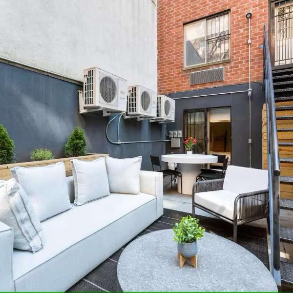 Luxury 3BR Duplex w Private Patio in Upper East, New York