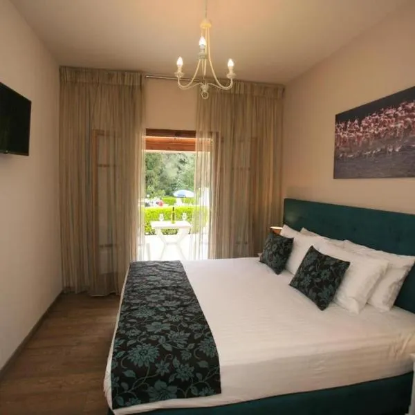 Summer Nights Bed & Breakfast, hotel v destinaci Ipsos