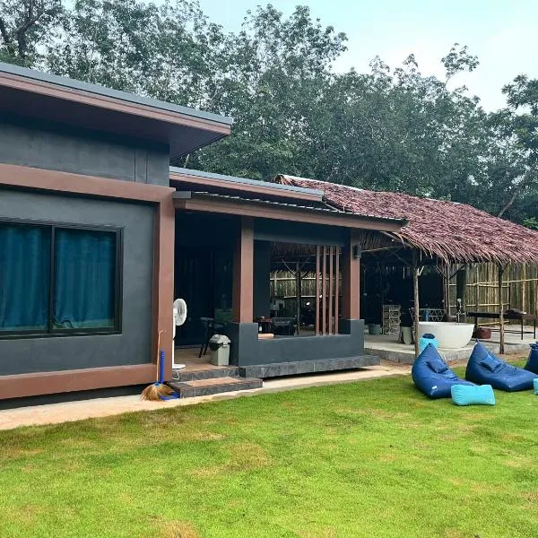 Your Red Earth Homestay Private Romance, hotell i Krabi