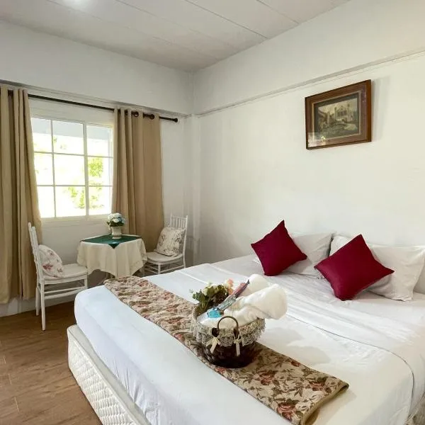 Chermonné House เฌอมอญ, khách sạn ở Ban Komo Chet