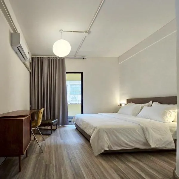 Brown H, hotel Pom Prap városában