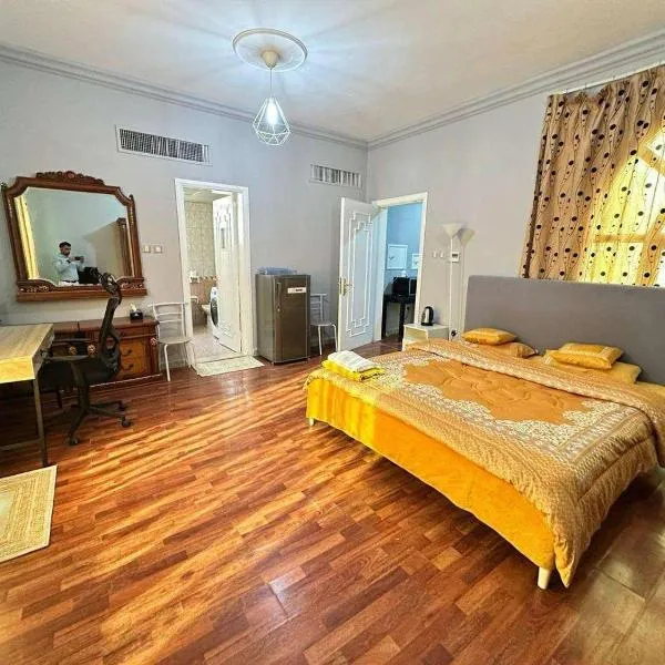 Villa Terrace Master Room Abu Dhabi 2nd floor, hotel u Abu Dabiju